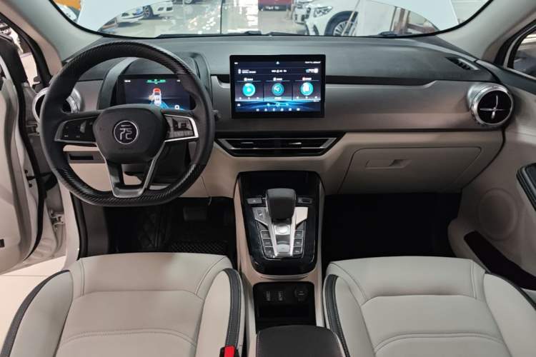 Used BYD Yuan Pro 2021 401 km Luxury Version Center Console