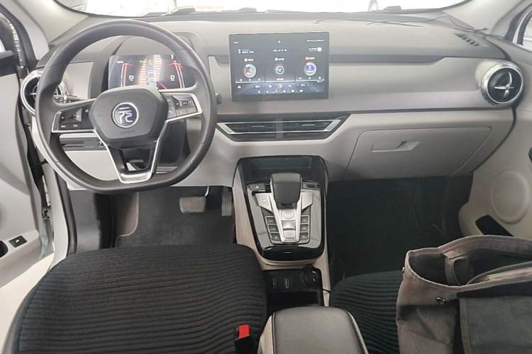 Used BYD Yuan Pro 2021 401 km Luxury Version Center Console