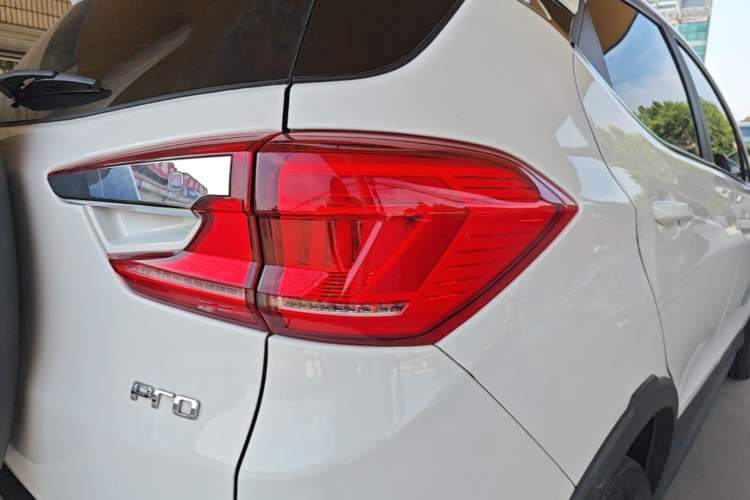Used BYD Yuan Pro 2021 401 km Deluxe Version Exterior 3