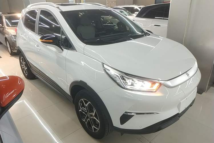 Used BYD Yuan Pro 2021 401 km Deluxe Version Front Right 45 Deg