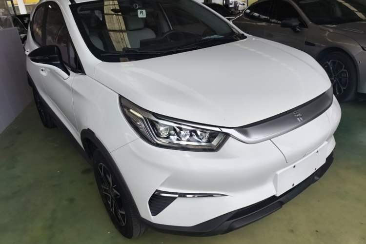 Used BYD Yuan Pro 2021 401 km Luxury Version Front Right 45 Deg