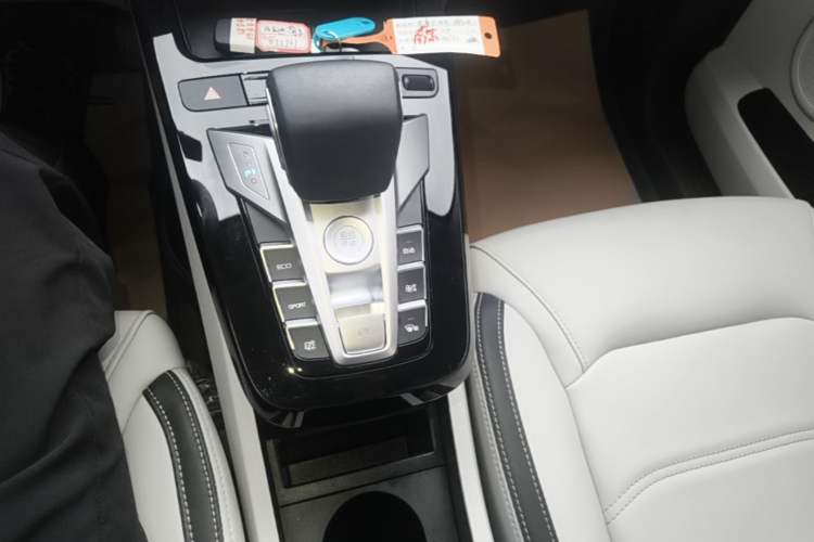 Used BYD Yuan Pro 2021 "Love for a Lifetime" Edition Gear Lever