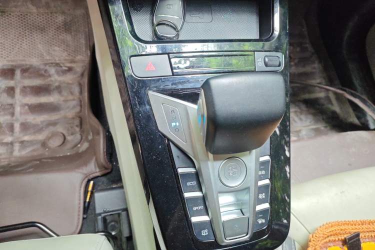 Used BYD Yuan Pro 2021 "Love for a Lifetime" Edition Gear Lever