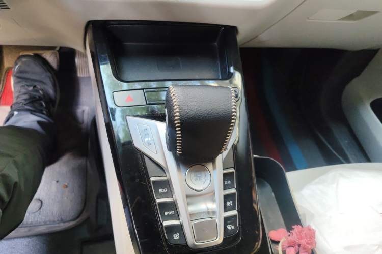 Used BYD Yuan Pro 2021 "Love for a Lifetime" Edition Gear Lever