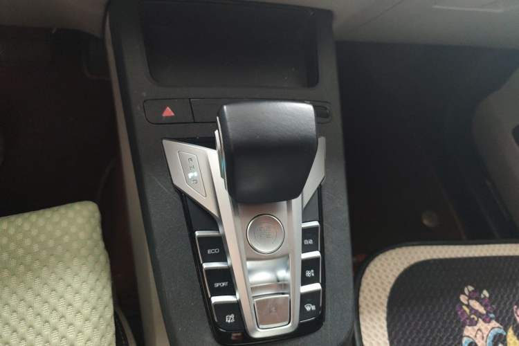 Used BYD Yuan Pro 2021 "Love for a Lifetime" Edition Gear Lever