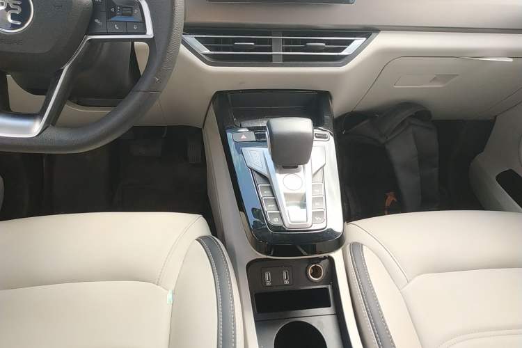 Used BYD Yuan Pro 2021 "Love for a Lifetime" Edition Gear Lever