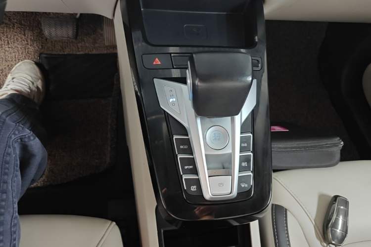 Used BYD Yuan Pro 2021 401 km Luxury Version Gear Lever