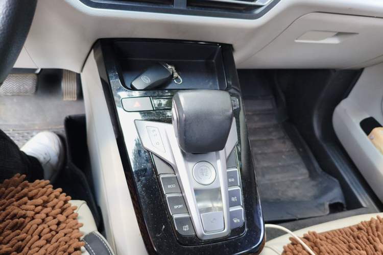 Used BYD Yuan Pro 2021 401 km Luxury Version Gear Lever