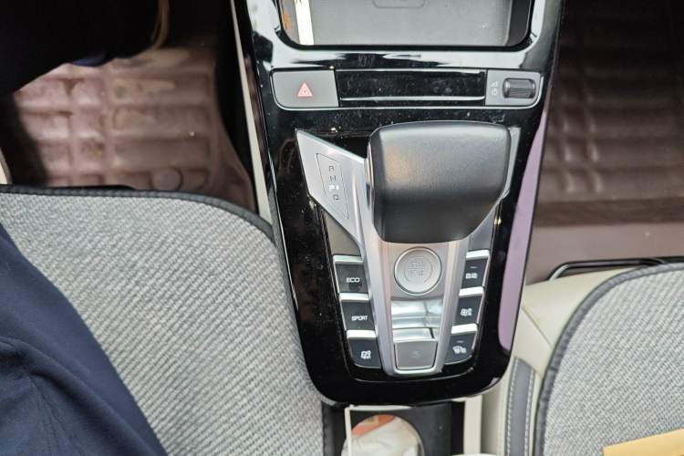 Used BYD Yuan Pro 2021 401 km Luxury Version Gear Lever