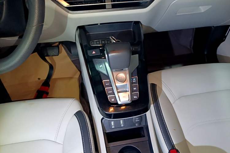Used BYD Yuan Pro 2021 401 km Luxury Version Gear Lever