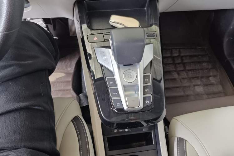 Used BYD Yuan Pro 2021 401 km Deluxe Version Gear Lever