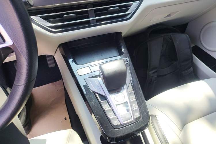 Used BYD Yuan Pro 2021 401 km Luxury Version Gear Lever