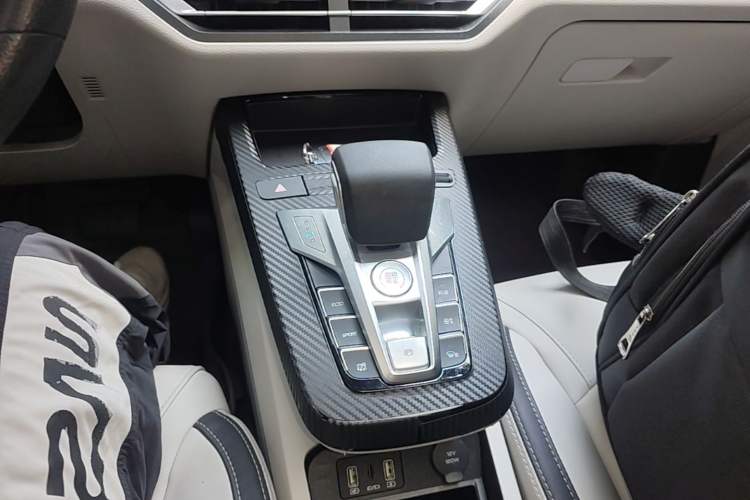 Used BYD Yuan Pro 2021 "Love for a Lifetime" Edition Gear Lever