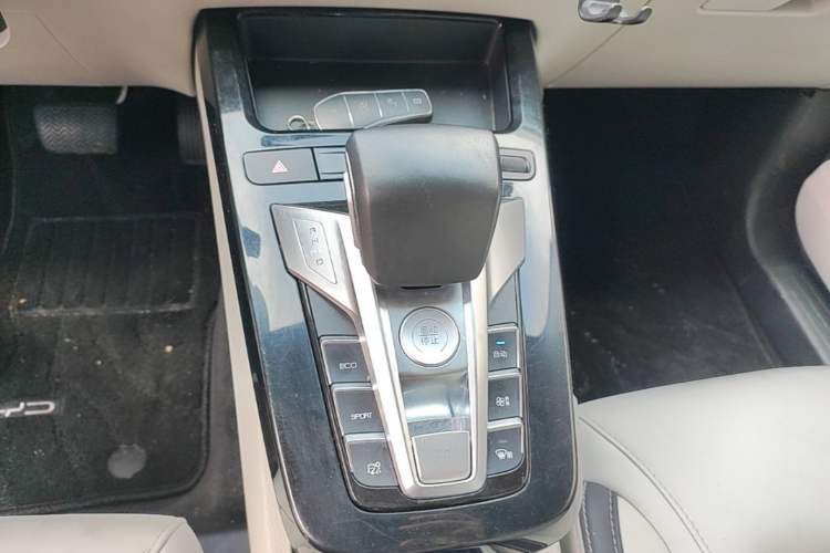 Used BYD Yuan Pro 2021 "Love for a Lifetime" Edition Gear Lever
