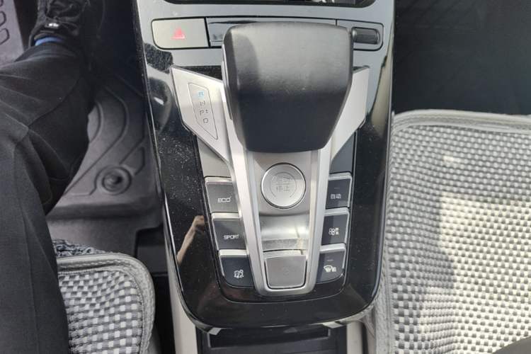 Used BYD Yuan Pro 2021 401 km Luxury Version Gear Lever