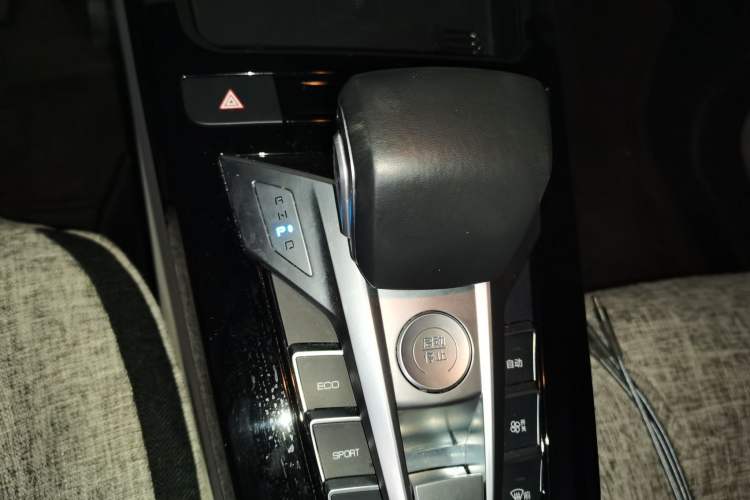 Used BYD Yuan Pro 2021 401 km Luxury Version Gear Lever