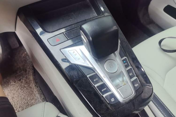Used BYD Yuan Pro 2021 "Love for a Lifetime" Edition Gear Lever
