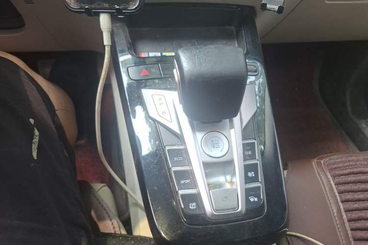 Used BYD Yuan Pro 2021 401 km Deluxe Version Gear Lever
