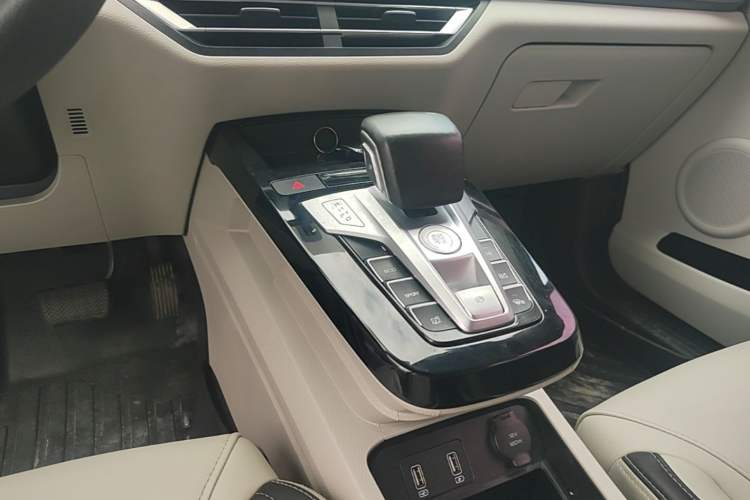 Used BYD Yuan Pro 2021 "Love for a Lifetime" Edition Gear Lever