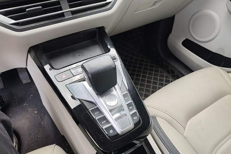 Used BYD Yuan Pro 2021 401 km Luxury Version Gear Lever