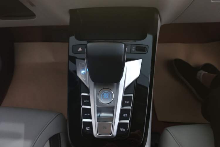 Used BYD Yuan Pro 2021 "Love for a Lifetime" Edition Gear Lever
