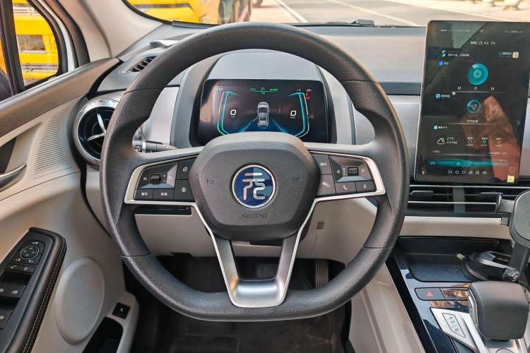 Used BYD Yuan Pro 2021 401 km Deluxe Version Interior 10