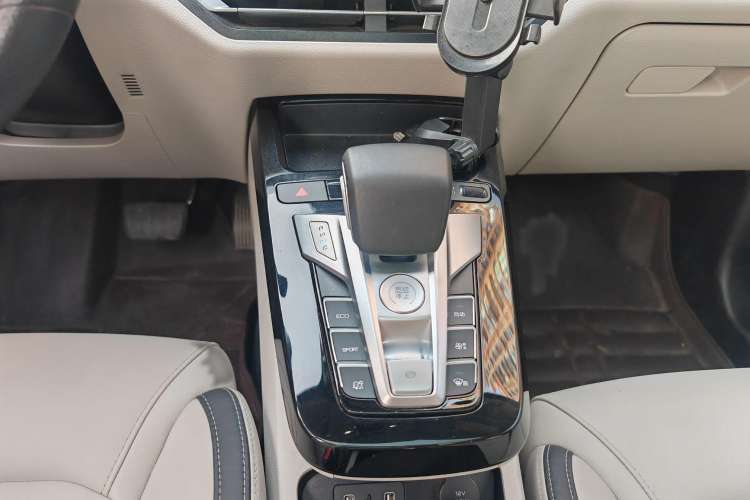 Used BYD Yuan Pro 2021 401 km Deluxe Version Interior 12