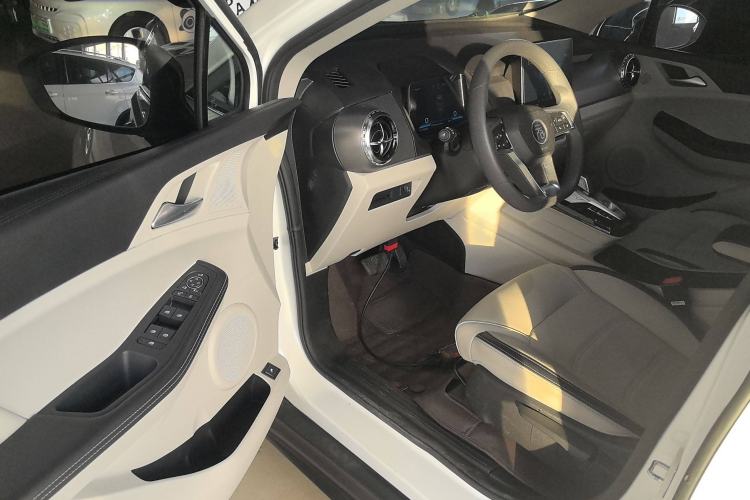 Used BYD Yuan Pro 2021 401 km Deluxe Version Interior 3