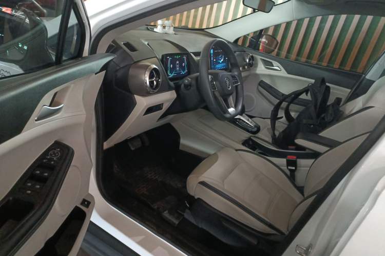 Used BYD Yuan Pro 2021 401 km Deluxe Version Interior 3
