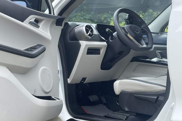 Used BYD Yuan Pro 2021 401 km Luxury Version Interior 4
