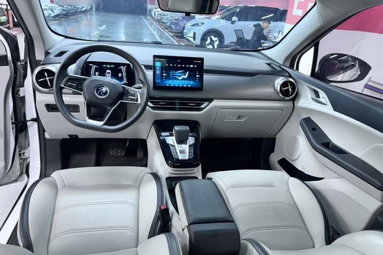 Used BYD Yuan Pro 2021 401 km Deluxe Version Interior 4