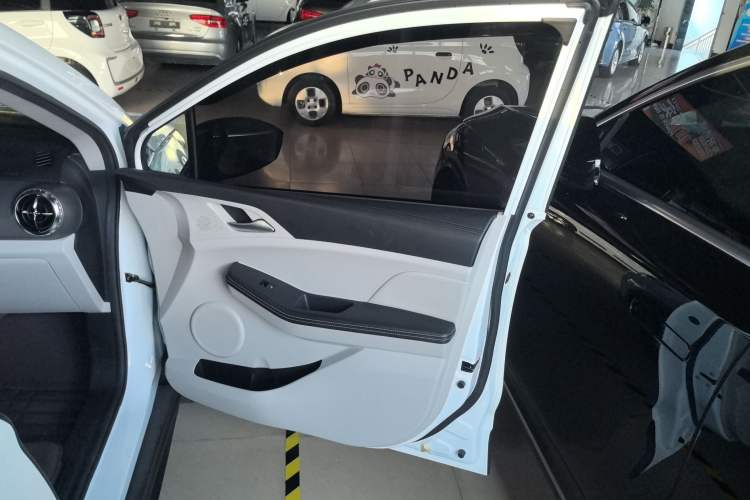 Used BYD Yuan Pro 2021 401 km Deluxe Version Interior 5