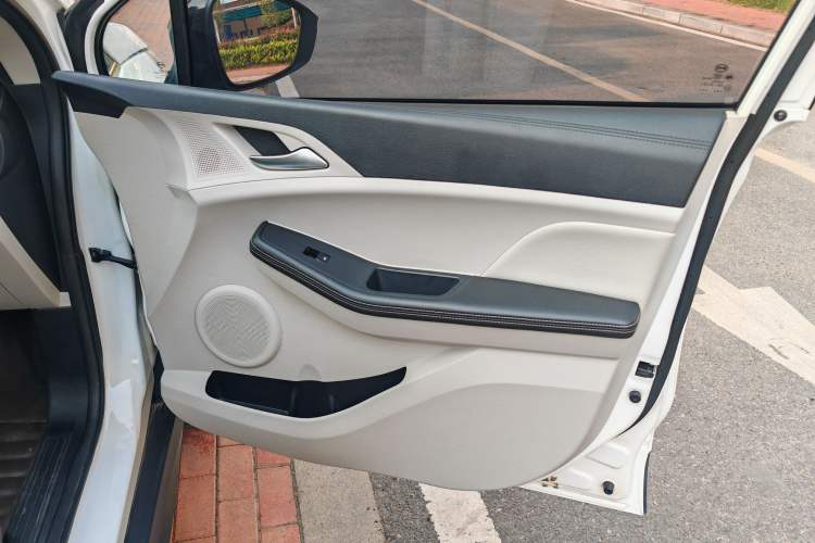 Used BYD Yuan Pro 2021 401 km Deluxe Version Interior 5