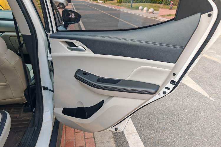 Used BYD Yuan Pro 2021 401 km Deluxe Version Interior 6