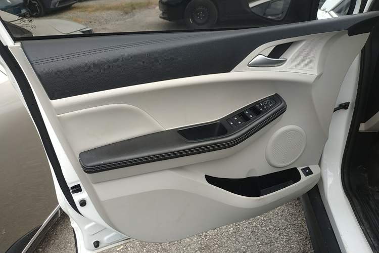 Used BYD Yuan Pro 2021 "Love for a Lifetime" Edition Interior 7