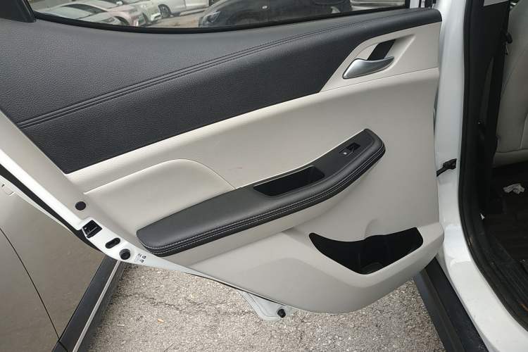 Used BYD Yuan Pro 2021 "Love for a Lifetime" Edition Interior 8
