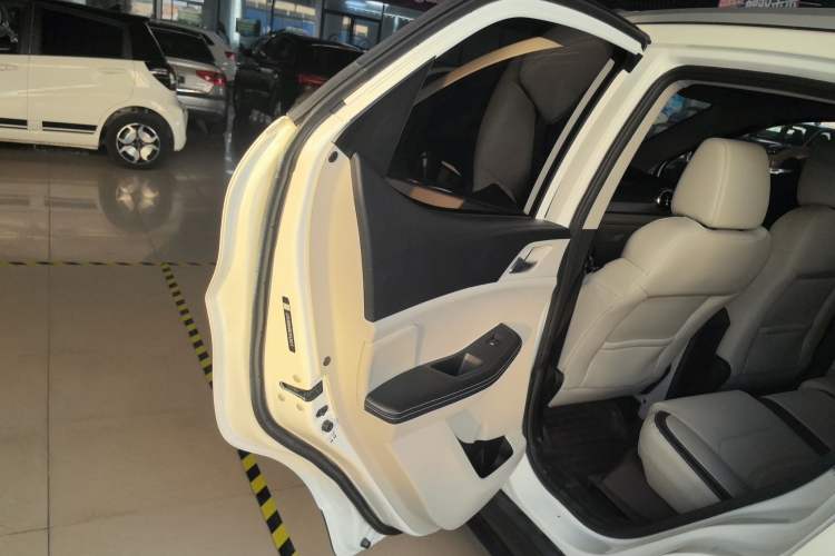 Used BYD Yuan Pro 2021 401 km Deluxe Version Interior 8