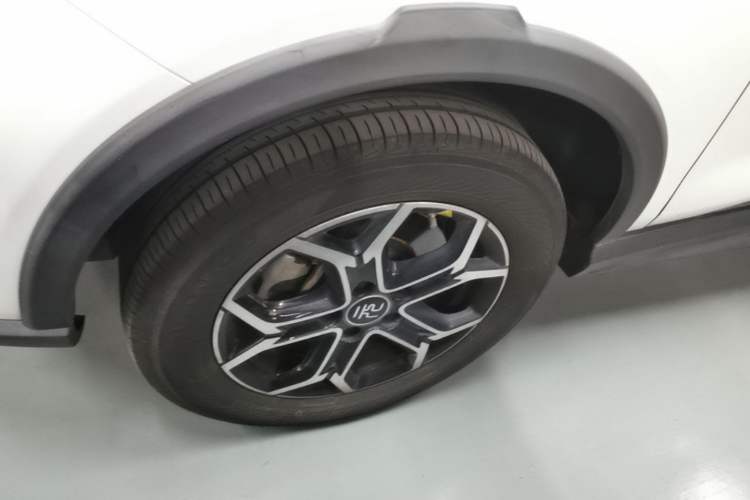 Used BYD Yuan Pro 2021 401 km Deluxe Version Left Front Wheel Hub