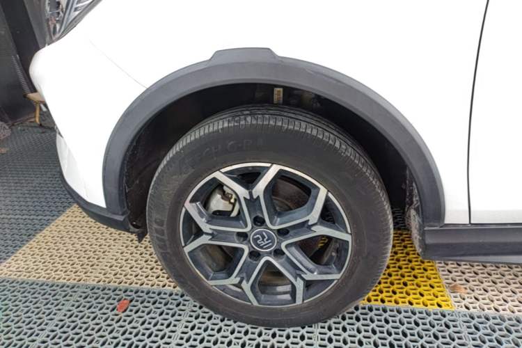 Used BYD Yuan Pro 2021 401 km Luxury Version Left Front Wheel Hub