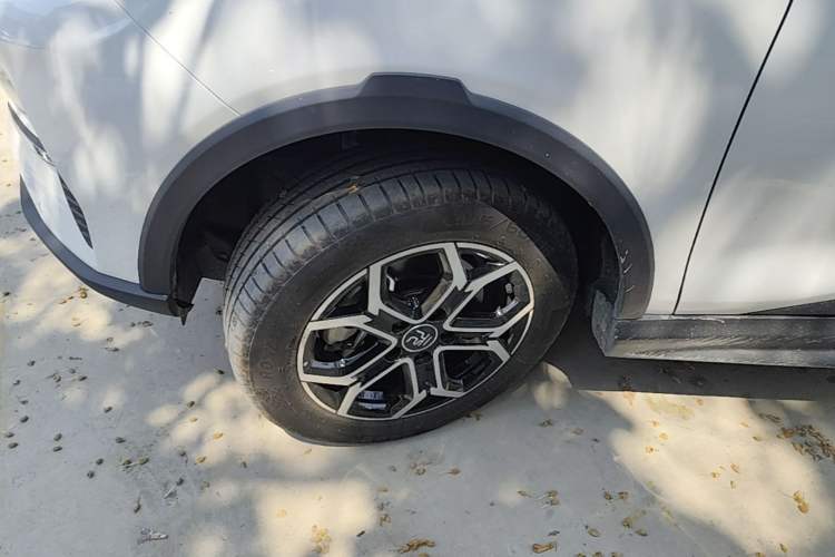 Used BYD Yuan Pro 2021 401 km Deluxe Version Left Front Wheel Hub
