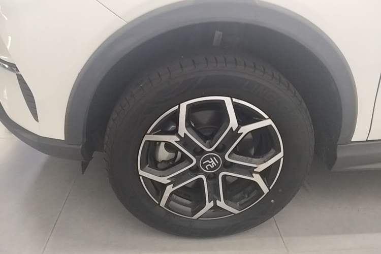 Used BYD Yuan Pro 2021 "Love for a Lifetime" Edition Left Front Wheel Hub