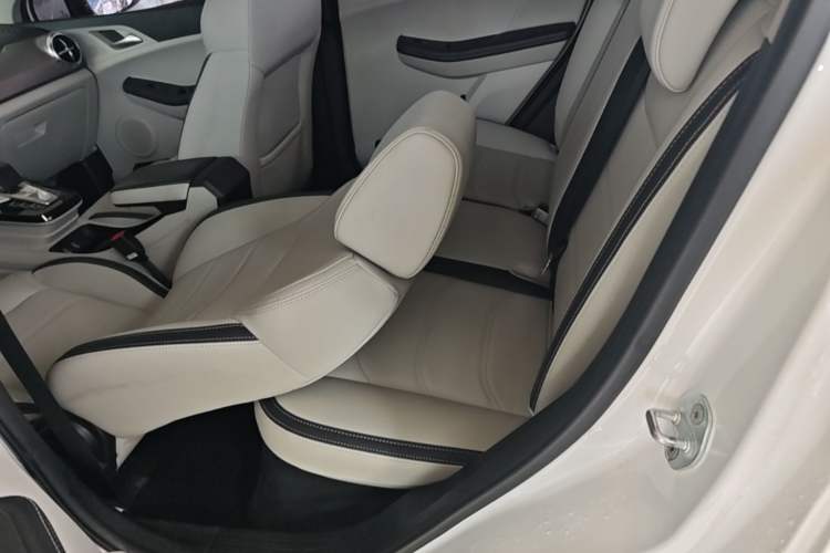 Used BYD Yuan Pro 2021 401 km Luxury Version Left Rear Seat
