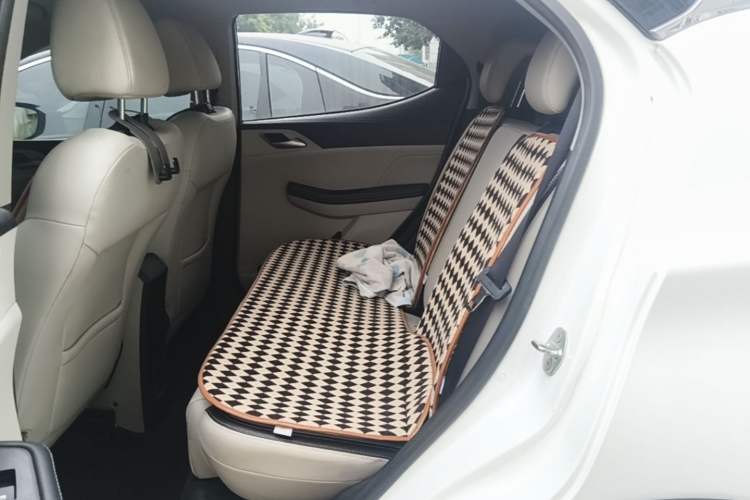 Used BYD Yuan Pro 2021 401 km Luxury Version Left Rear Seat