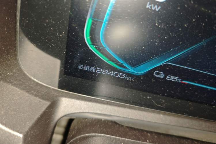 Used BYD Yuan Pro 2021 401 km Luxury Version Odometer Close Up