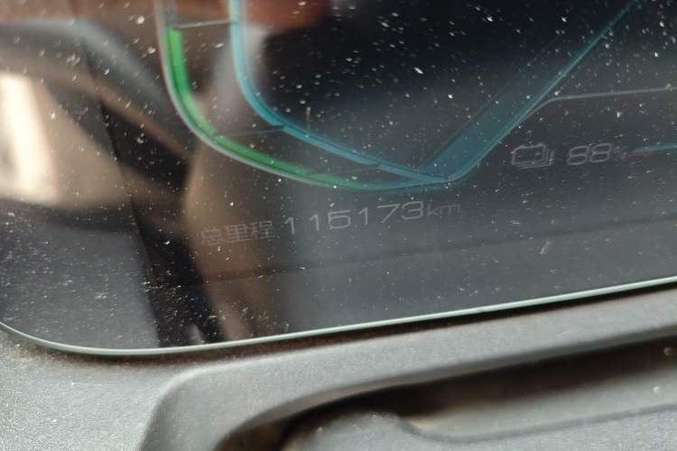 Used BYD Yuan Pro 2021 401 km Luxury Version Odometer Close Up