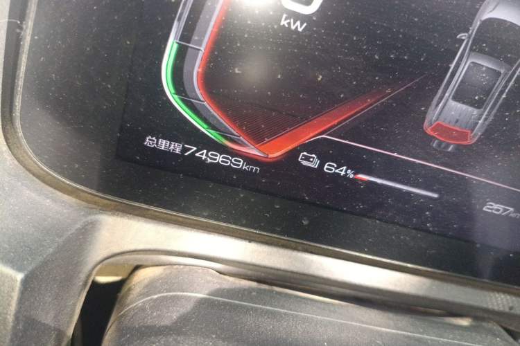 Used BYD Yuan Pro 2021 401 km Luxury Version Odometer Close Up