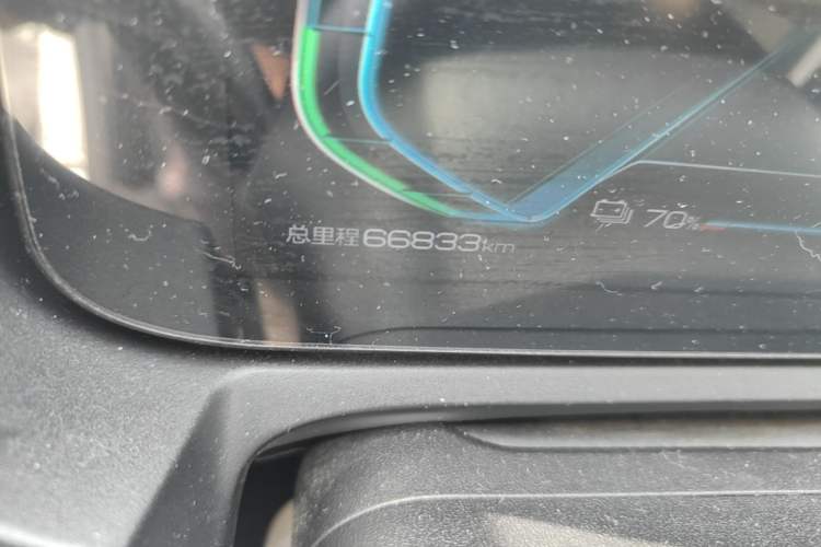 Used BYD Yuan Pro 2021 401 km Luxury Version Odometer Close Up