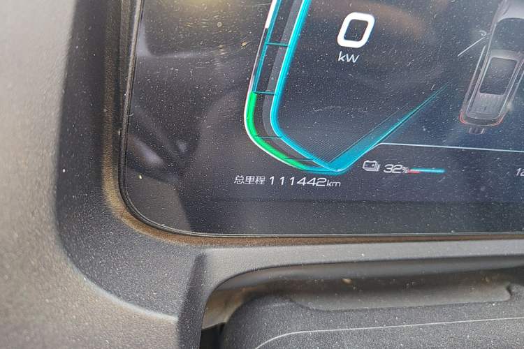 Used BYD Yuan Pro 2021 401 km Luxury Version Odometer Close Up