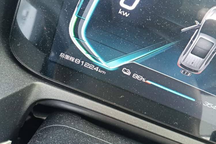 Used BYD Yuan Pro 2021 401 km Luxury Version Odometer Close Up