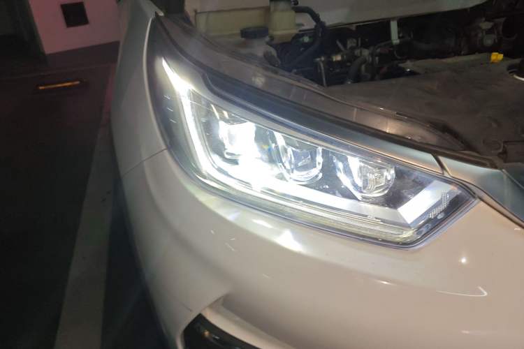 Used BYD Yuan Pro 2021 401 km Luxury Version Right Front Headlight